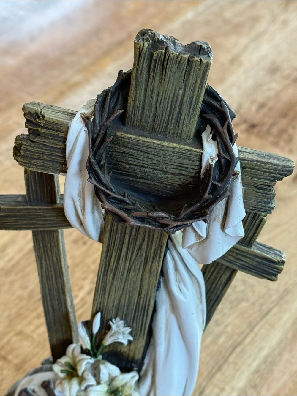 Easter Calvary Three Crosses Figurine Crown of Thorns Shroud Lilies 9.5